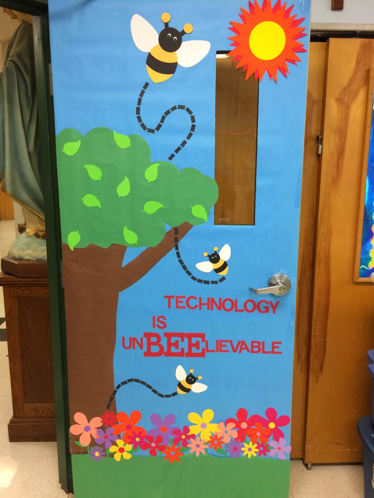 A Techy Teacher with a Cricut: Spring Computer Lab Door or 