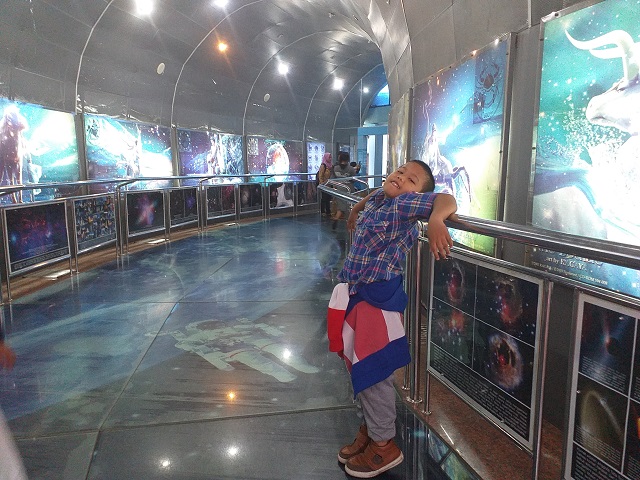 lorong menuju di Planetarium exhibition hall