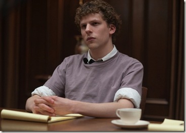 jesse-eisenberg-interpreta-mark-zuckerberg-fundador-do-site-de-relacionamentos-facebook-em-a-rede-social-1290808800129_560x400