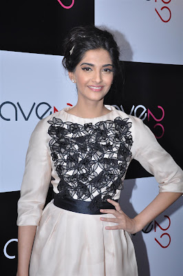 sonam kapoor at ave 29 art opening. unseen pics