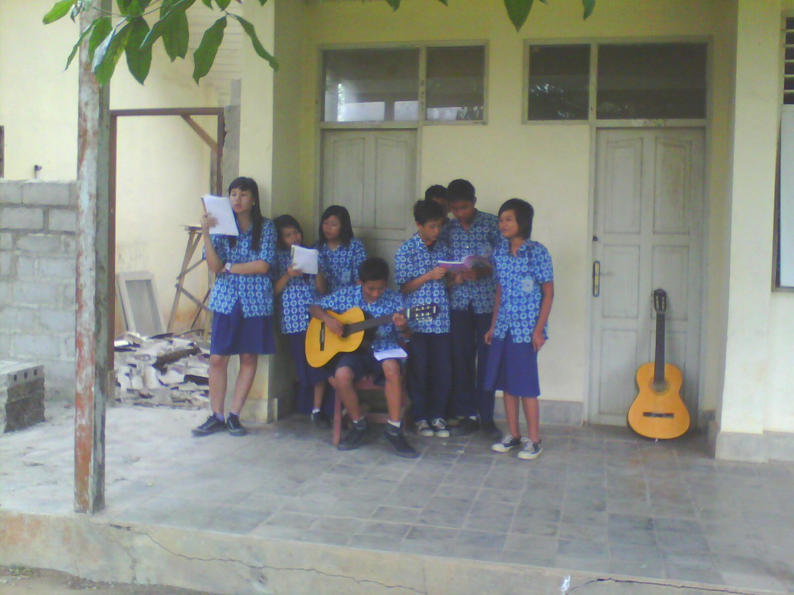 Penampilan Musikalisasi Puisi Siswa Kelas IXA TP 2011/2012 
