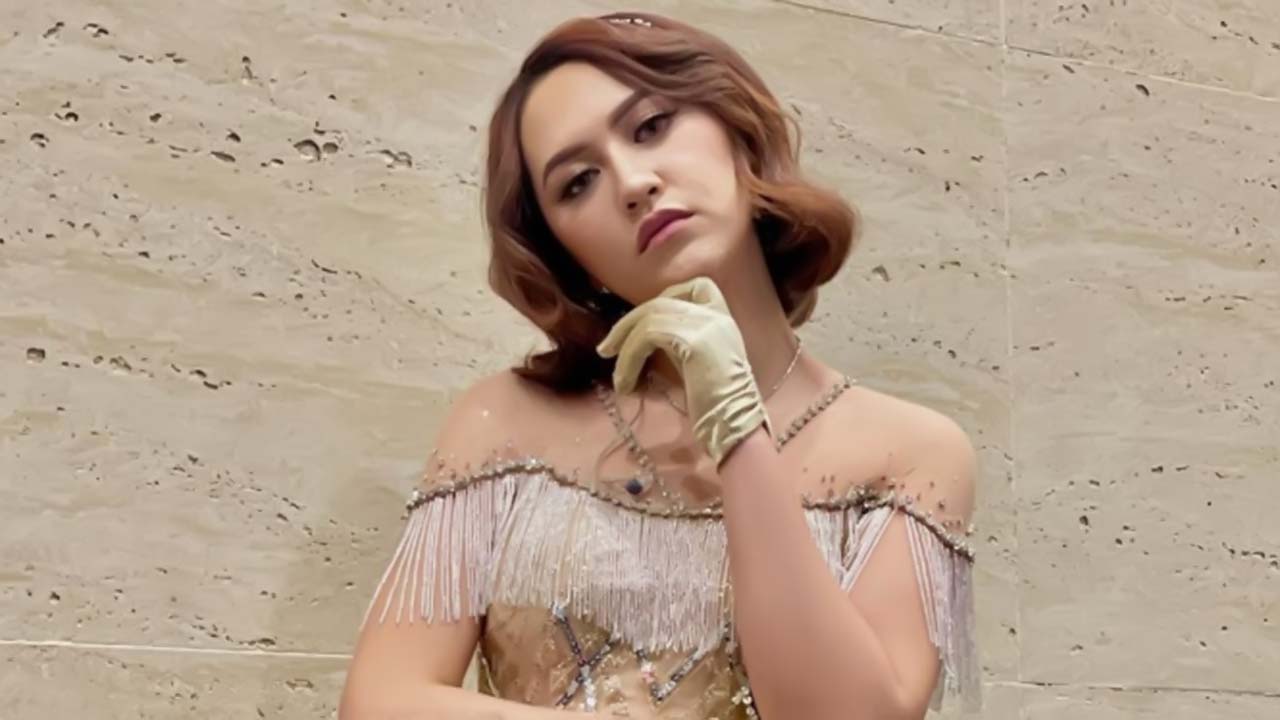 Diduga Kelelahan, Penyanyi Dangdut Happy Asmara Pingsan Diatas Panggung saat Konser di Pati