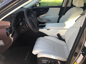 Front seats in 2020 Lexus LS 500