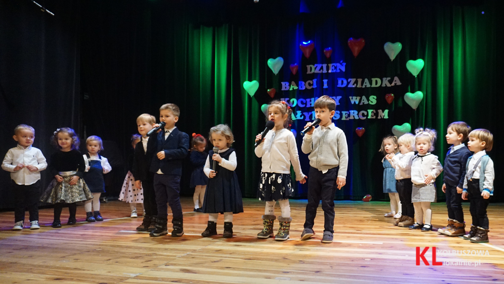 Dzień Babć i Dziadków w przedszkolu "Happy Kids" [ZDJĘCIA, WIDEO]