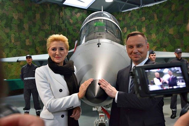 LEONARDO WELCOMES POLISH BIELIK M-346