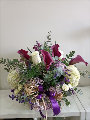 Centros y cajas con flores silvestres y rosas para regalar en cualquier momento