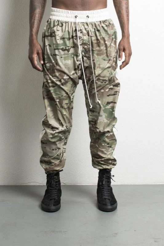 parachute track pant in camo