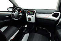 Peugeot 108 Top! Roland Garros 5-Door (2015) Interior