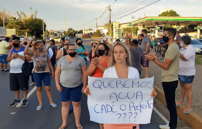 Moradores fazem protesto pelas constantes faltas de água em Cachoeirinha