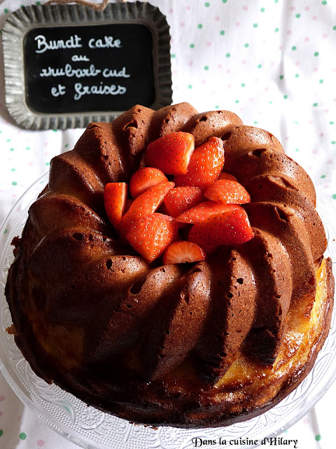 Bundt cake au rhubarb curd et à la fraise