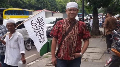 Denny Siregar Masih Jualan Politik Identitas, Netizen: Bangun Woy, Dulu Lo Bilang Jakarta Bakal jadi Suriah, Buktinya?