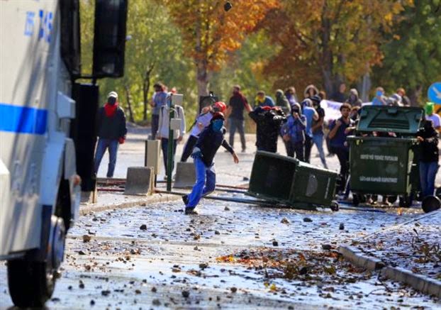 Χουριέτ: Ποιοι συγκρούονται στους δρόμους της Τουρκίας