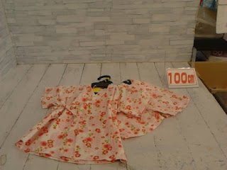 中古品　子供服　１００ｃｍ　ピンク×小花柄　甚平　２９８円