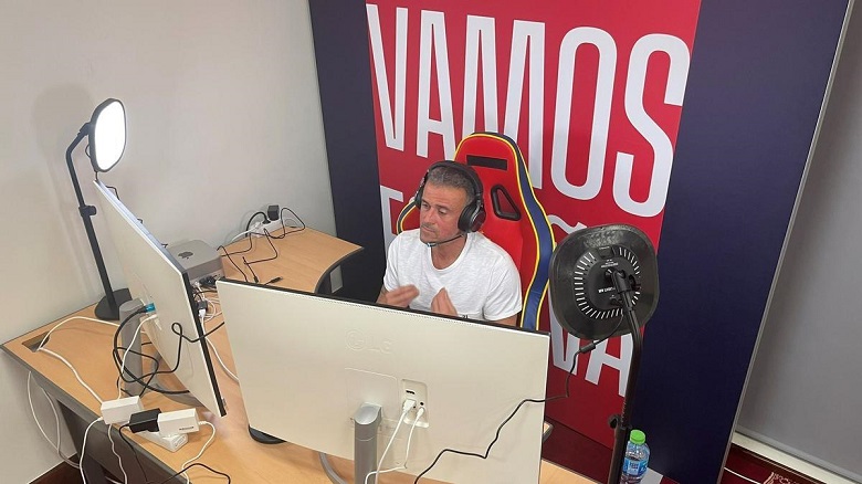 Luis Enrique, exentrenador de futbol, ahora streamer | Ximinia