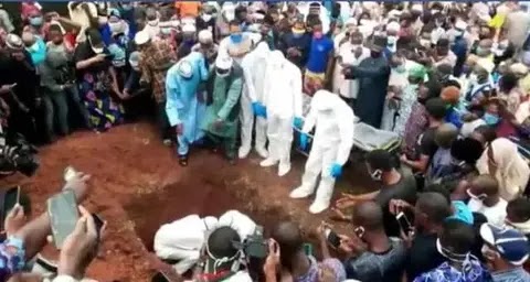 Late ONDO Commissioner Buried Amid Tears As Sympathizers Break Social Distancing 