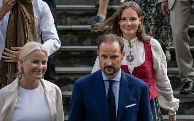 Crown Prince Haakon, Crown Princess Mette-Marit, Princess Ingrid Alexandra and Prince Sverre Magnus at graduation ceremony