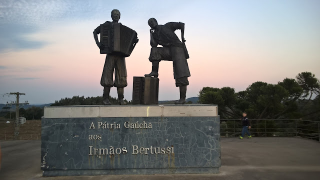 Monumento aos Irmãos Bertussi
