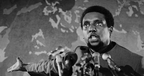 Kwame Ture, nascido Stokely Carmichael, militante pelos direitos civis nos EUA na década de 1960.