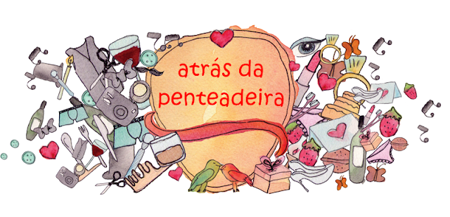 atrás da penteadeira