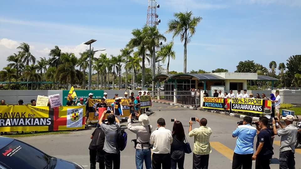 DEMO AMAN PROTES PETRONAS DI MIRI, SARAWAK  MERADONG TODAY