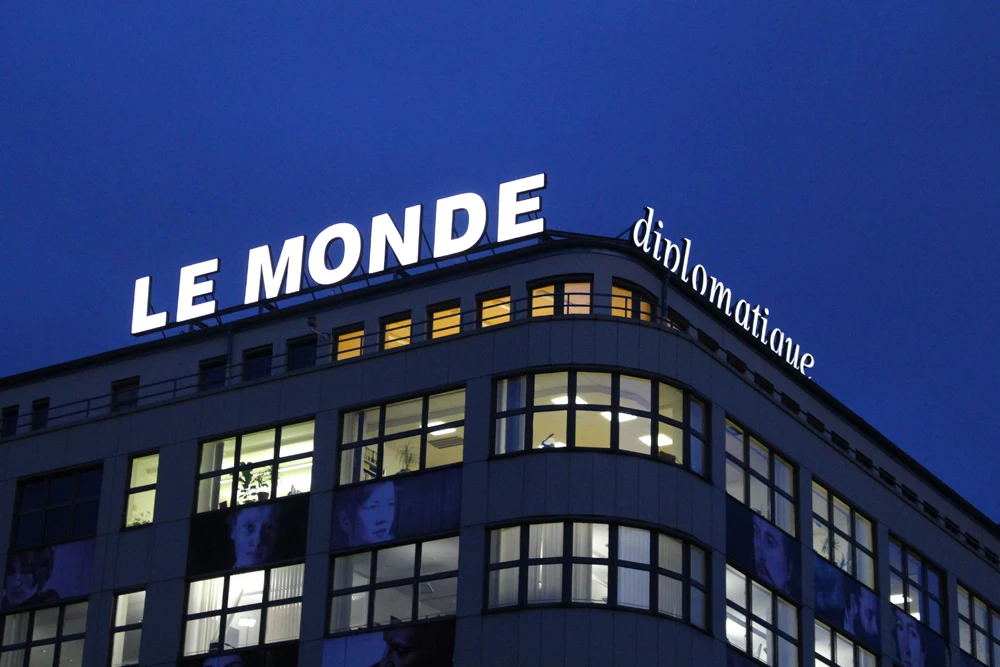 Le Monde Diplomatique sign in Berlin - travel & lifestyle blog