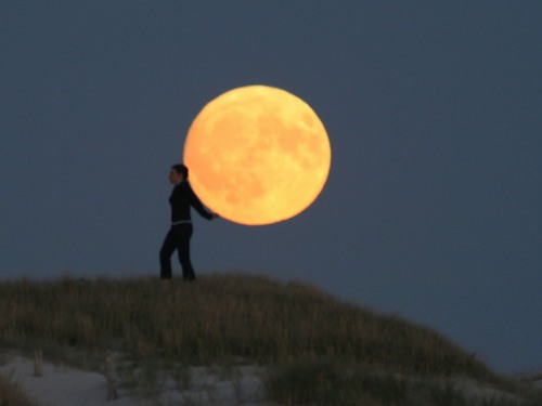 cool and creative photo with the moon