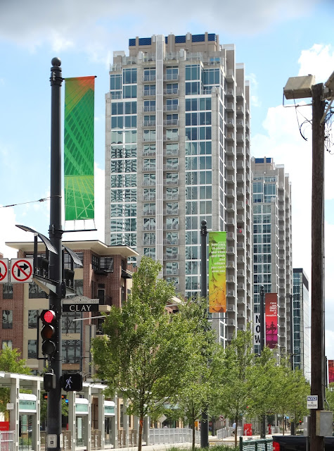 Main at Clay - SkyHouse I and II - Light Rail Stop 