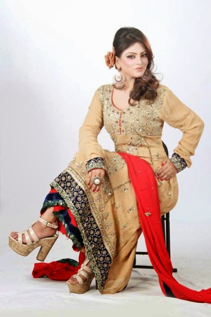 Aliya Khan Model At Showbiz Pakistan Women Fashion Styles Of Jewellary Shoes Dresses Makeup Hairstyles Mehndi 2015