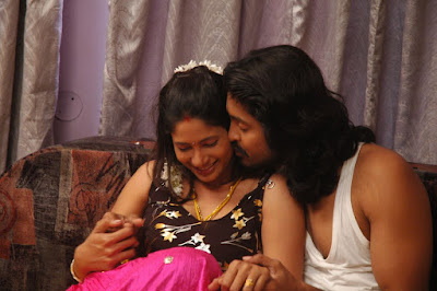 Image of "Thozhiyin thenadai pundaiyil" tamil sex story