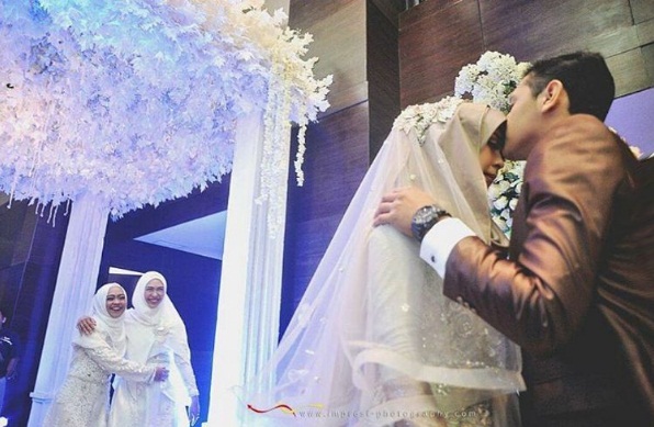 Foto Pernikahan Adik Oki Setiana Dewi