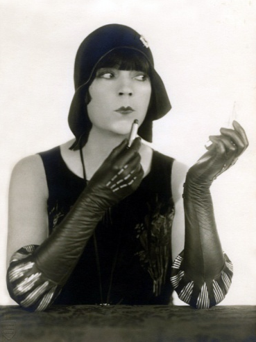 Fantastic Flaired Leather Gloves #1920s #gloves #vintage #fashion #20s