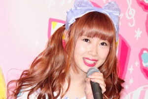 Akane Takayanagi tampil dengan Cosplay Lolita di acara Picho Picho Kawaii Exhibition