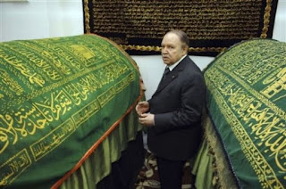 Abdelaziz Bouteflika dans une zaouïa