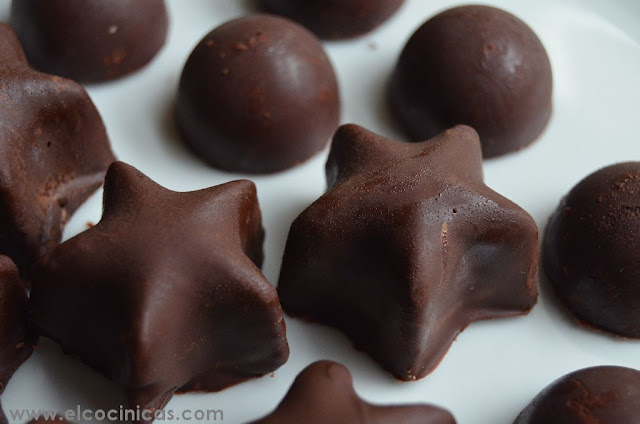 Bombones de chocolate y ganaché de plátano