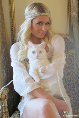 Beautiful Paris Hilton with Pet