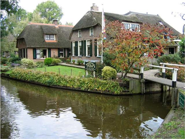 A Village in Holland with no roads