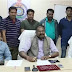 हीरा तस्कर 10,00,000 रुपये के  बेश कीमती 400 नग हीरे सहित हुआ गिरफ्तार ... पुलिस कर रही जाँच