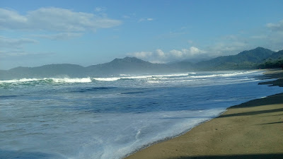 Pantai Pulau Merah