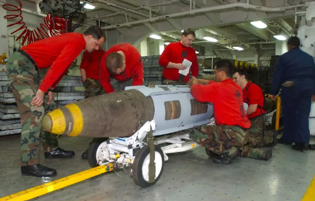 Israel Shows off GBU-31 (Mk-84 JDAM) Bomb to Level the Gaza Region