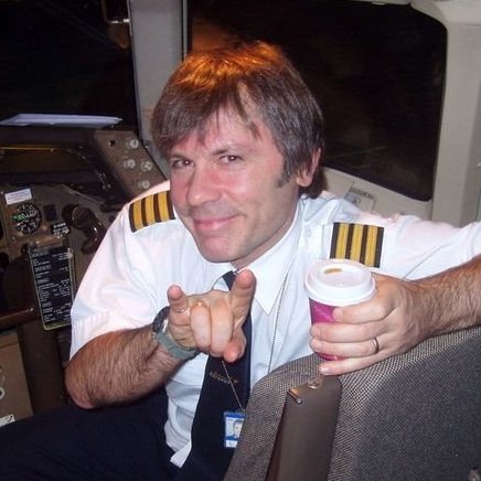 Bruce Dickinson quer salvar a Astraeus Airlines!