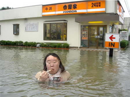 Foto Lucu : Solusi Cerdik Menghadapi Bencana Banjir [ www.BlogApaAja.com ]