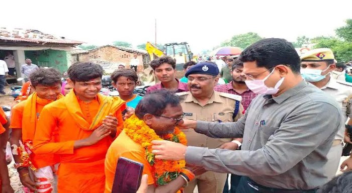 अयोध्या : सावन के दूसरे सोमवार पर शिवालयों में उमड़ी भीड़, बोल बम से गूंज उठा परिसर 