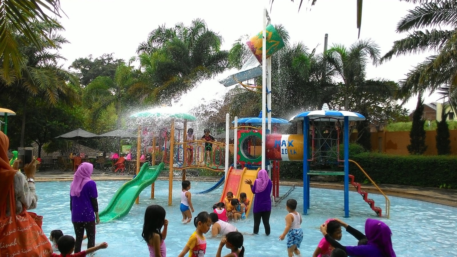 Berenang di The Fountain Waterpark Resto Ungaran 