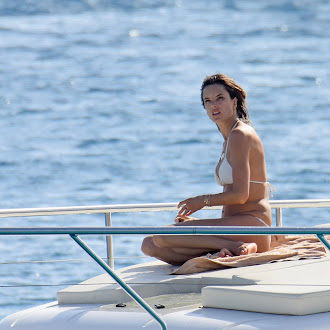 Alessandra-Ambrosio-Ibiza-07032106-269.JPG