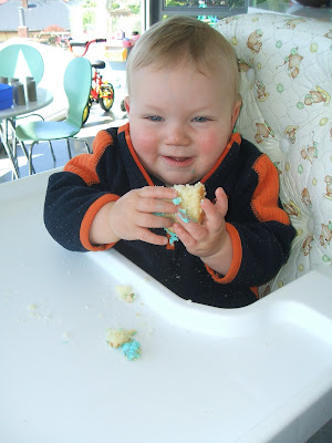 fat-kid-eating-cake. The writers keep making me think that HRG knows the fat kid eating cake check out melis. Liam eating cake off the ground FAT fat kid 