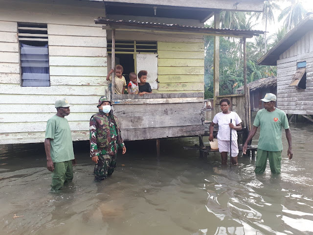 Koramil Mapurujaya Pantau Situasi dan Kondisi Luapan Banjir di Atuka .lelemuku.com.jpg