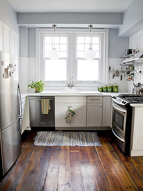 Beautiful Abodes: Small Kitchen - Loads of Character