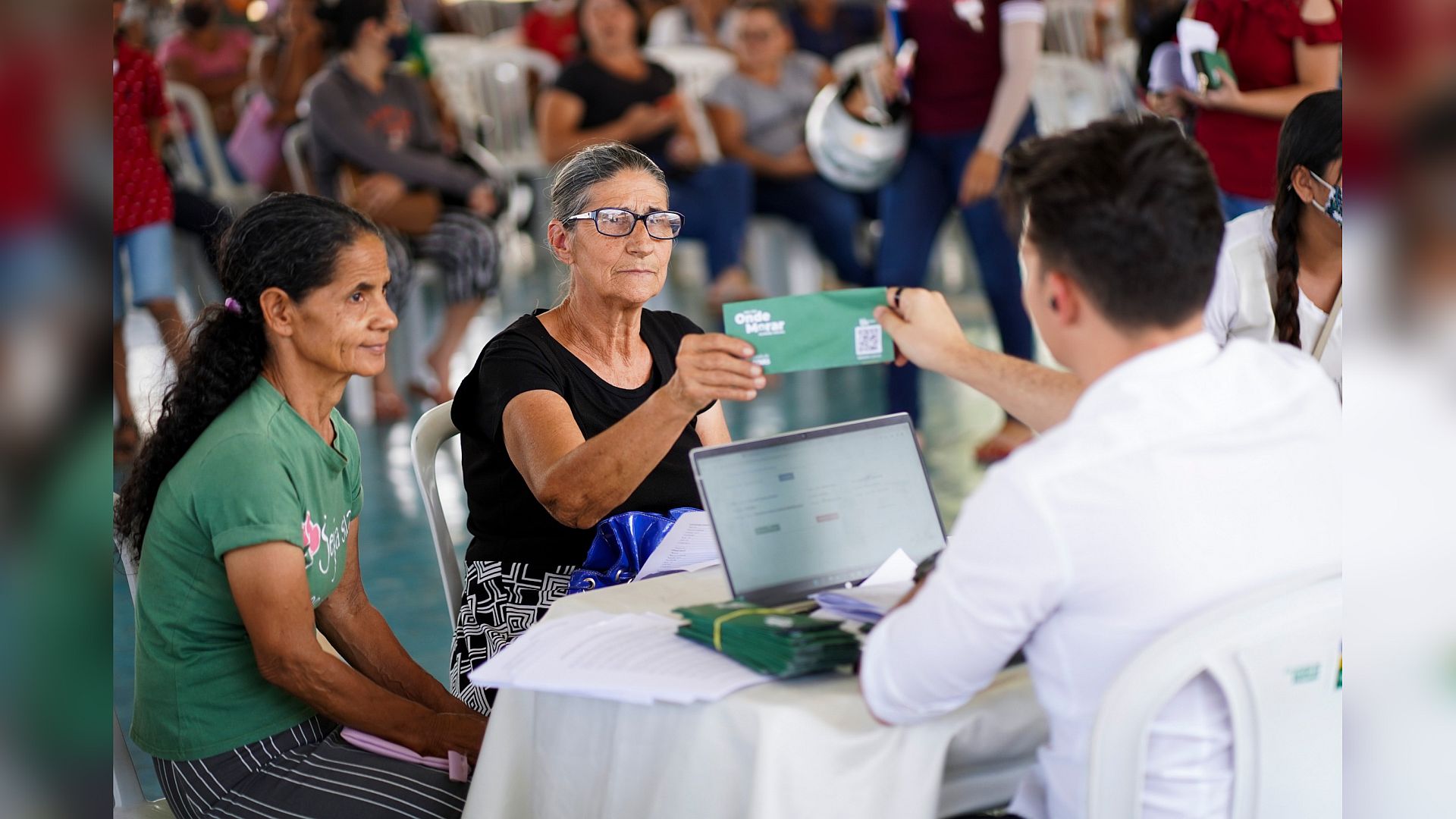 Governo de Goiás entrega mais 633 cartões do Aluguel Social em Formosa