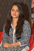 Anushka latest glamorous photos-thumbnail-6