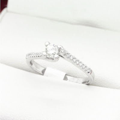  Crossover Diamond and White Gold Engagement Ring